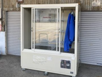 電気関係 カッパ、雨合羽、レインコート、特殊手袋の乾燥機。 電柱などで作業する方のカッパ、レインコート、特殊手袋などを乾燥します。